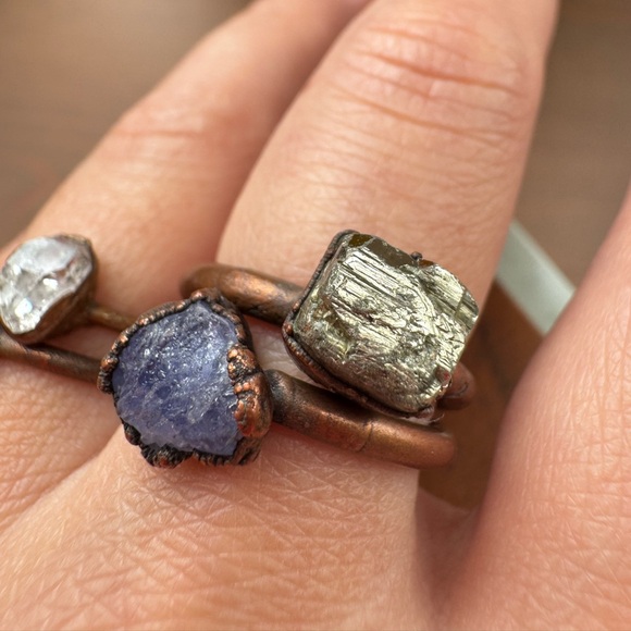 HAWKHOUSE raw tanzanite copper stacking ring - Picture 4 of 6